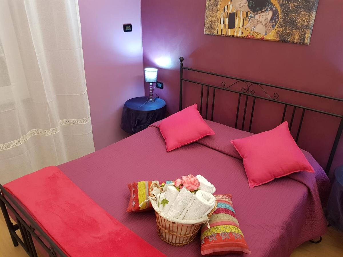 Ghiro Ghiotto Bed and Breakfast Pietra Ligure Exteriör bild