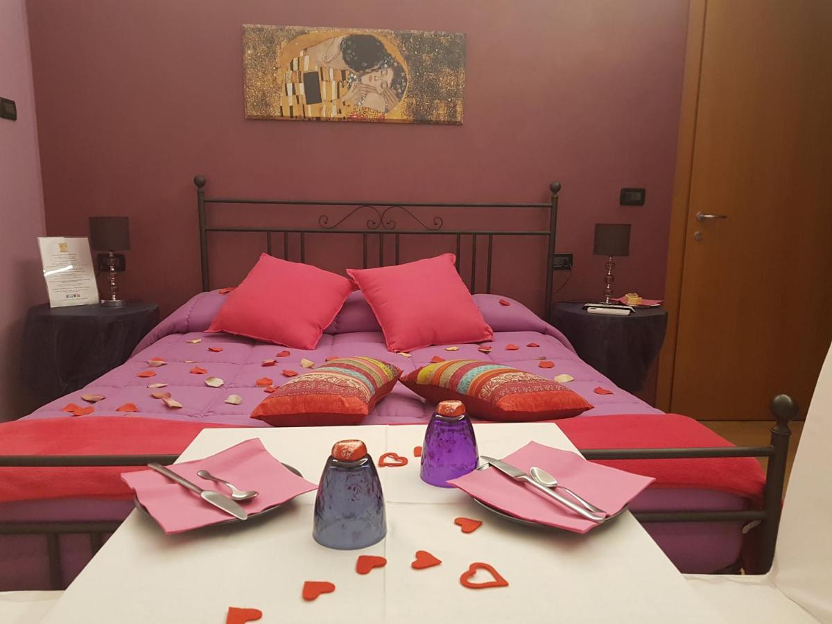 Ghiro Ghiotto Bed and Breakfast Pietra Ligure Exteriör bild