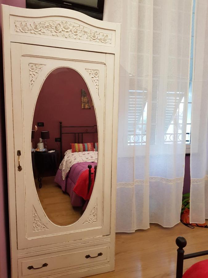 Ghiro Ghiotto Bed and Breakfast Pietra Ligure Exteriör bild