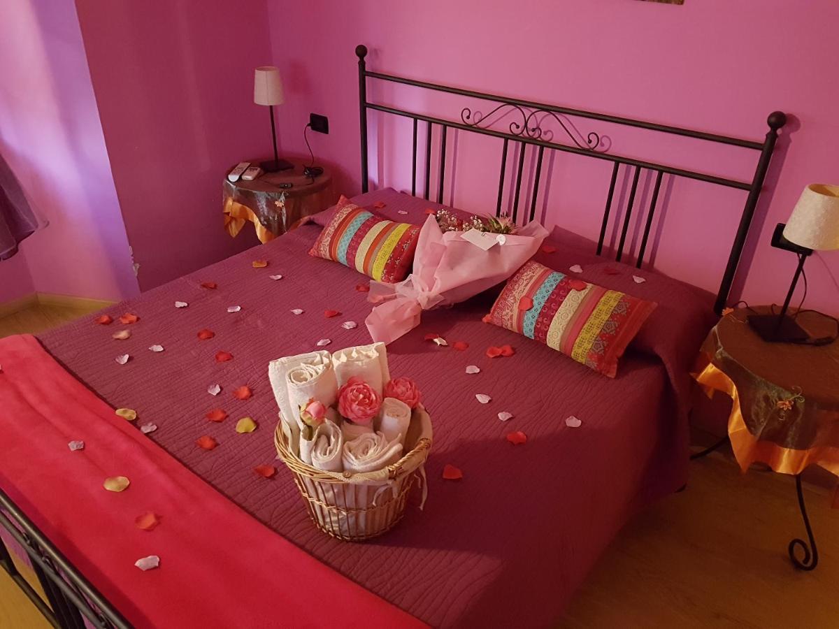 Ghiro Ghiotto Bed and Breakfast Pietra Ligure Exteriör bild