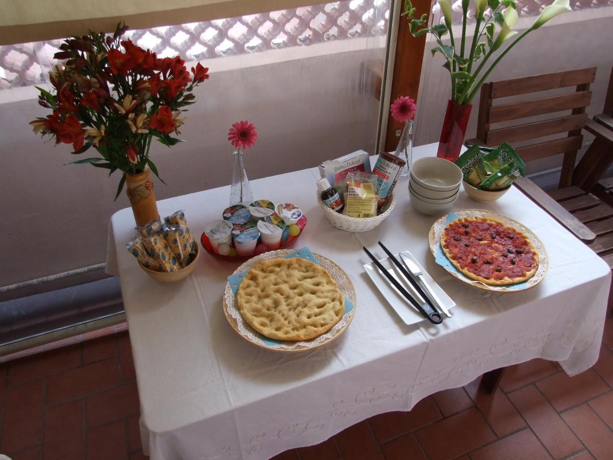 Ghiro Ghiotto Bed and Breakfast Pietra Ligure Exteriör bild