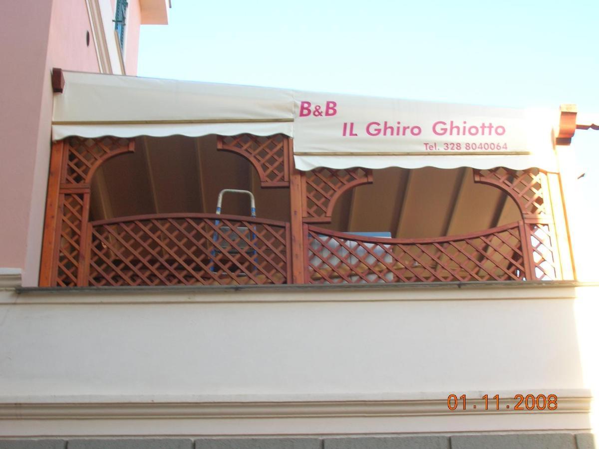 Ghiro Ghiotto Bed and Breakfast Pietra Ligure Exteriör bild