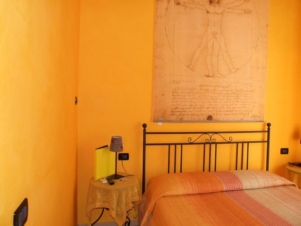 Ghiro Ghiotto Bed and Breakfast Pietra Ligure Exteriör bild