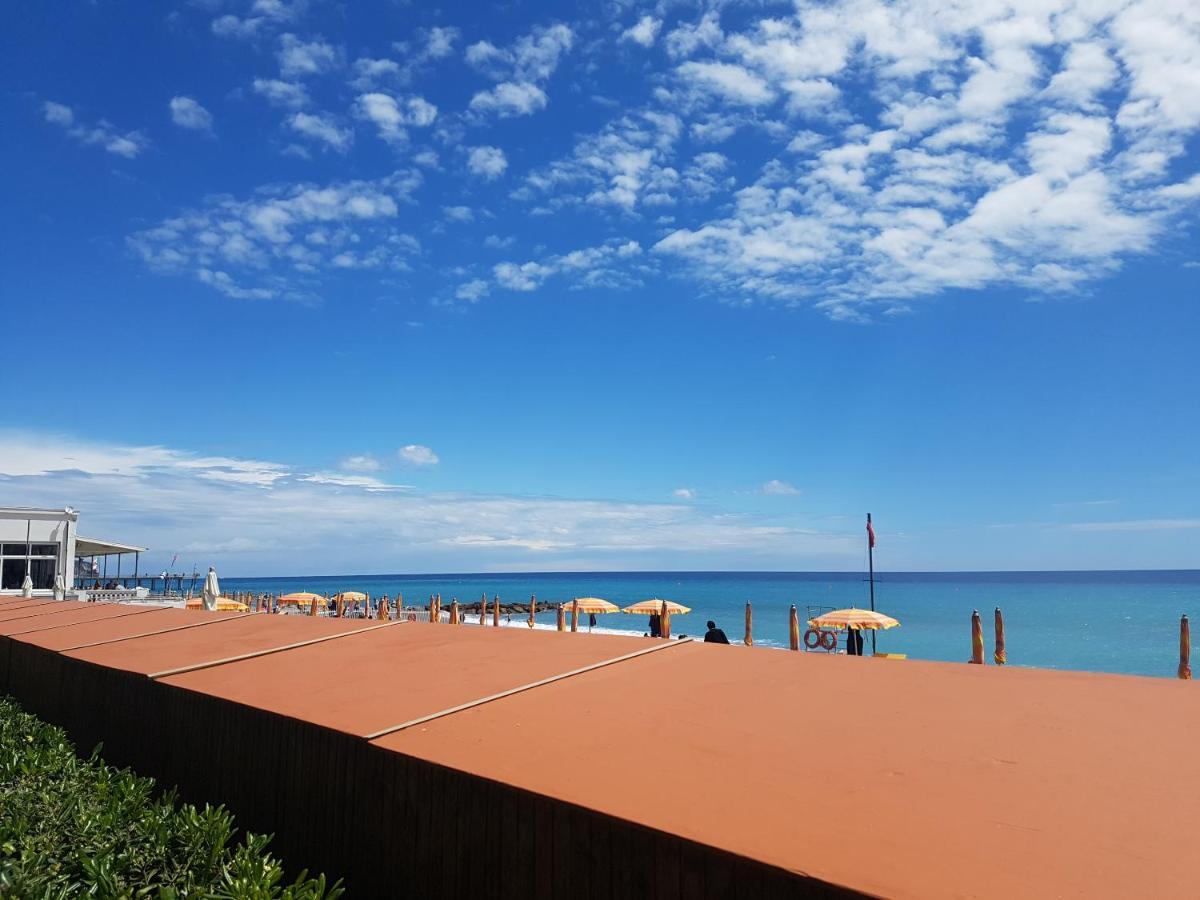 Ghiro Ghiotto Bed and Breakfast Pietra Ligure Exteriör bild