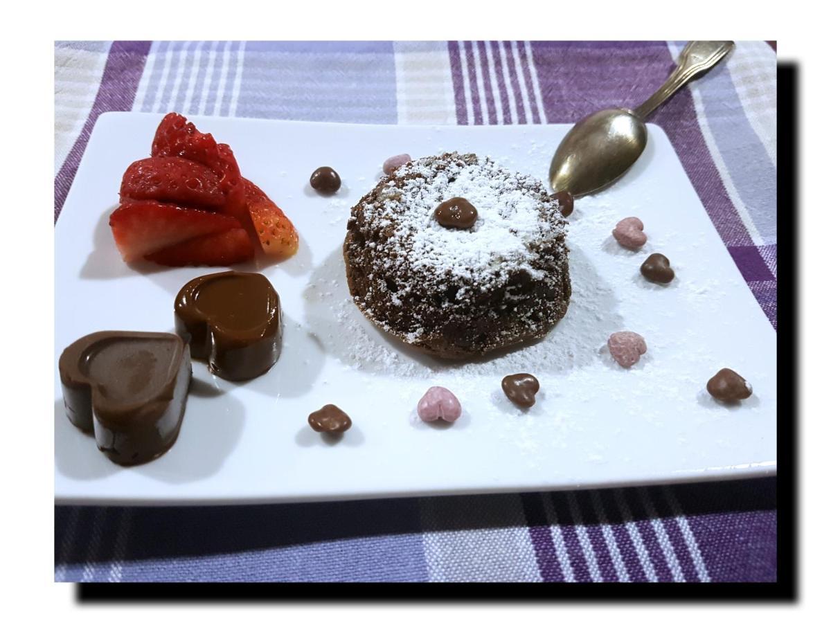 Ghiro Ghiotto Bed and Breakfast Pietra Ligure Exteriör bild