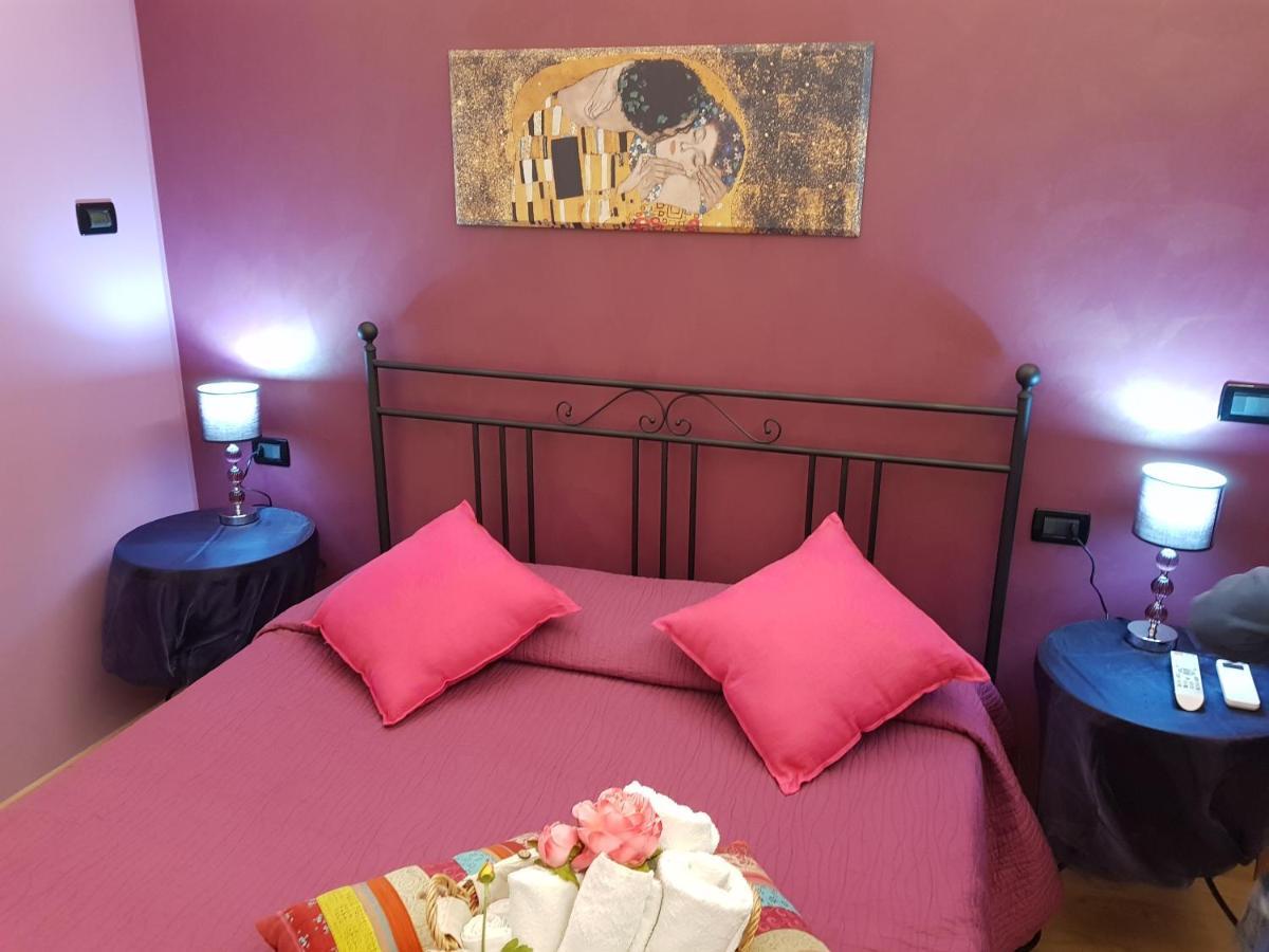 Ghiro Ghiotto Bed and Breakfast Pietra Ligure Exteriör bild
