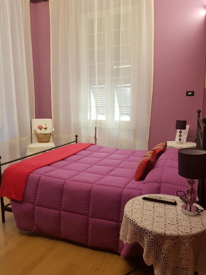 Ghiro Ghiotto Bed and Breakfast Pietra Ligure Exteriör bild