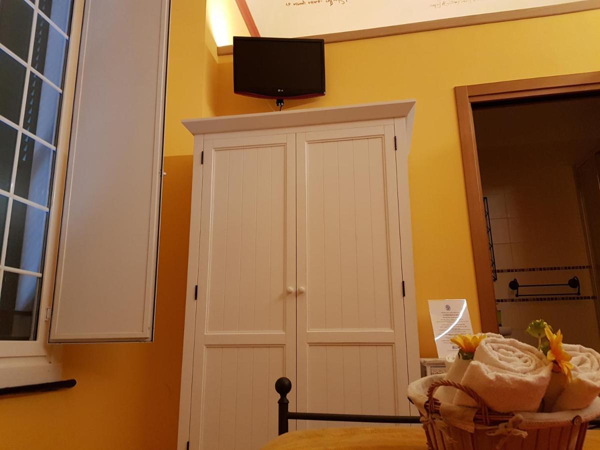 Ghiro Ghiotto Bed and Breakfast Pietra Ligure Exteriör bild
