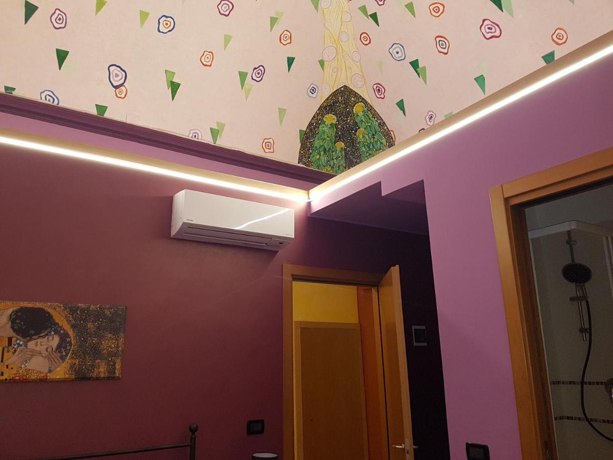 Ghiro Ghiotto Bed and Breakfast Pietra Ligure Exteriör bild