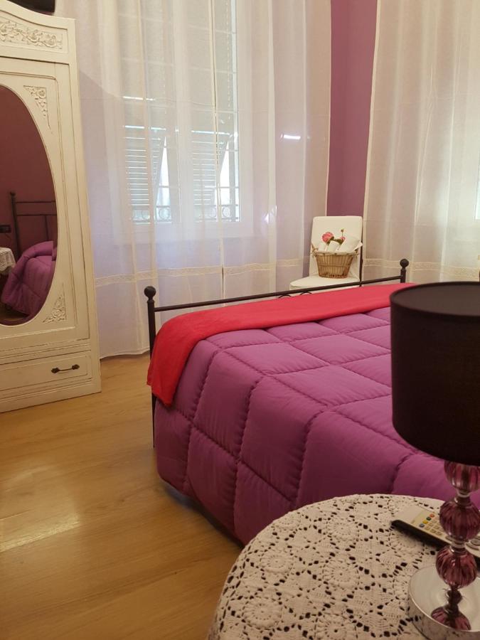 Ghiro Ghiotto Bed and Breakfast Pietra Ligure Exteriör bild